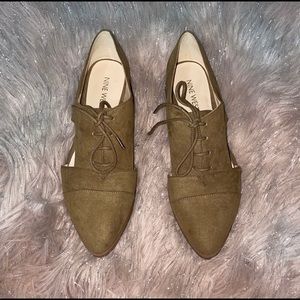 Nine West Tan Pointed Oxfords size 6M